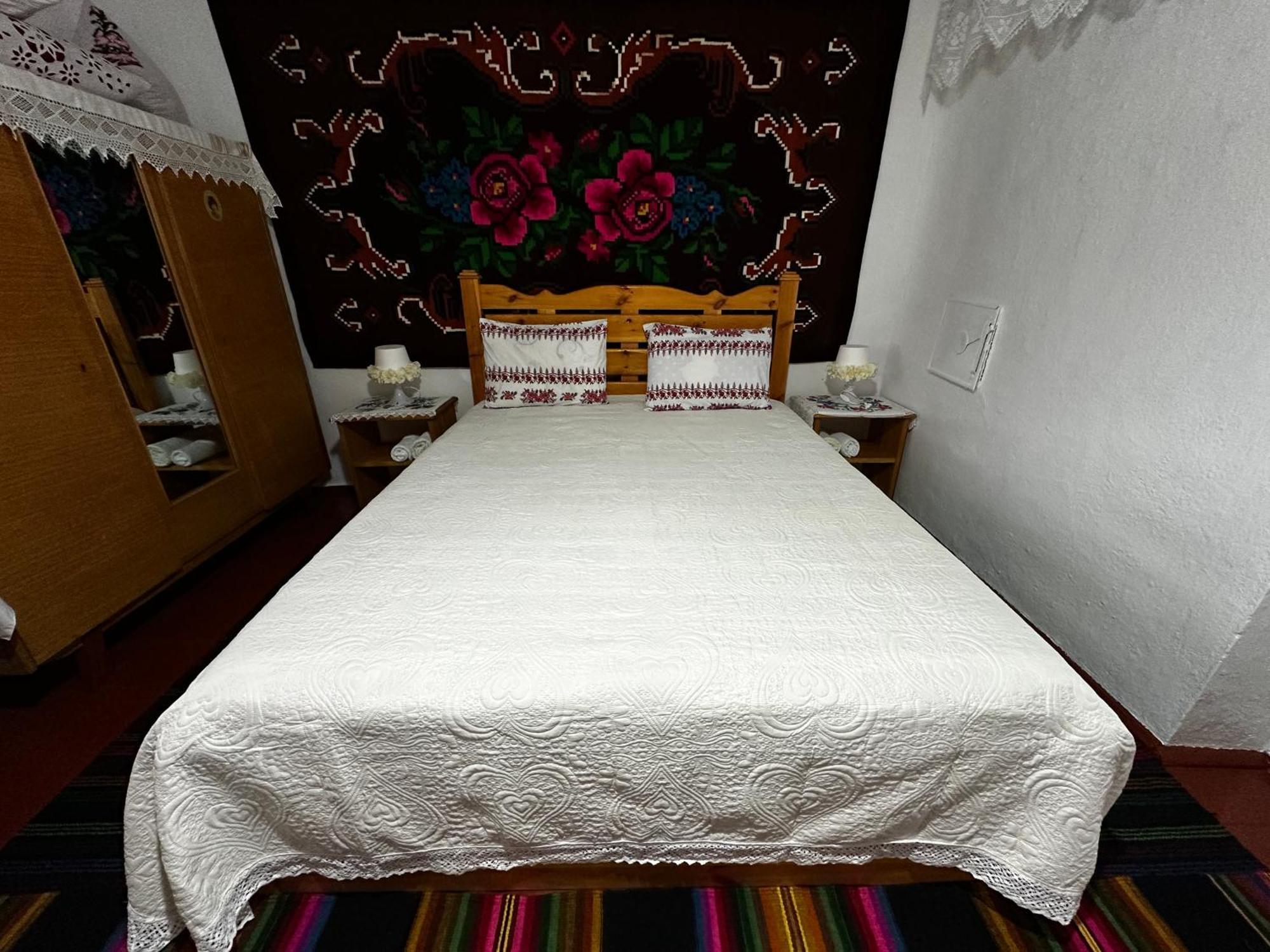 Bed and Breakfast La Madalina Selemet Exterior foto